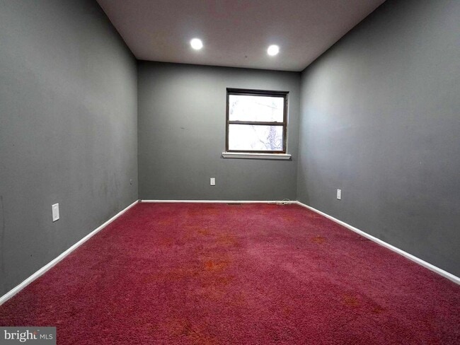 Building Photo - 51 Hollybrooke Dr