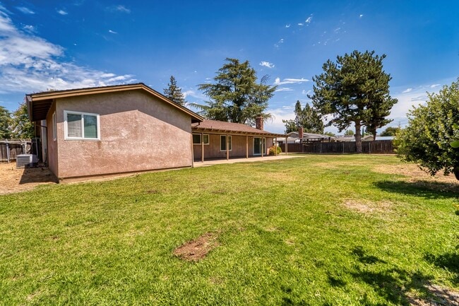 Building Photo - 4 bedroom 2 1/2 bath house in Yuba City