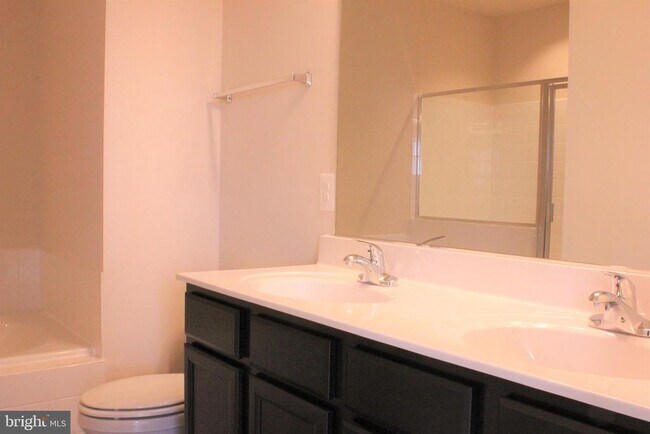 Building Photo - 232 Parkland Dr