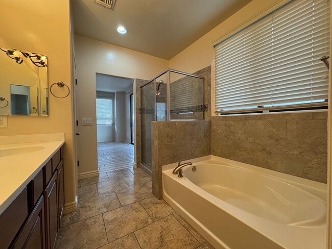 Building Photo - 4BR/3BA/2.5CG, 2534 sq.ft. rental with DEN in Sierra Vista, AZ