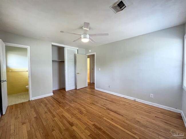 Building Photo - 3631 Forest Glen Dr