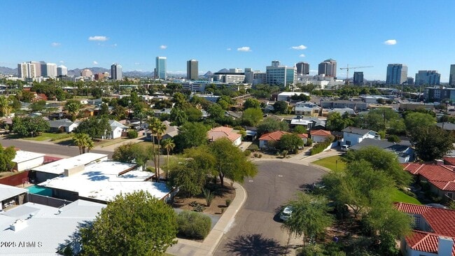 Building Photo - 902 W Verde Ln