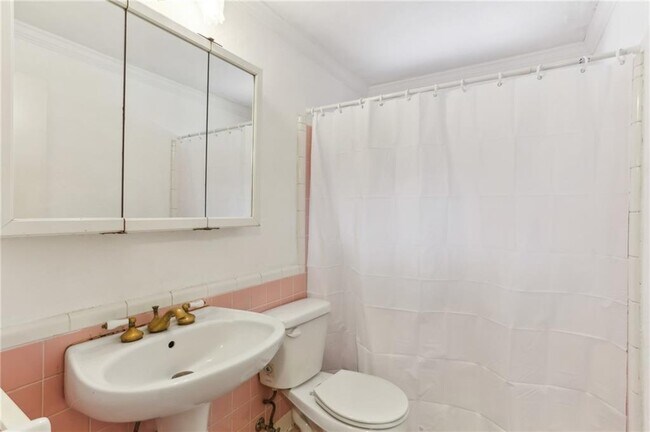 Building Photo - 91 Rumson Rd NE