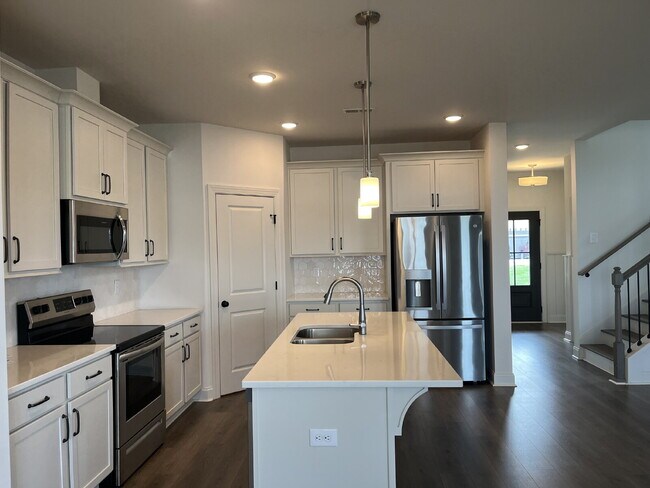 Building Photo - "Spacious 4-Bedroom Retreat with 3.5 Baths in Charming Mt. Juliet!"