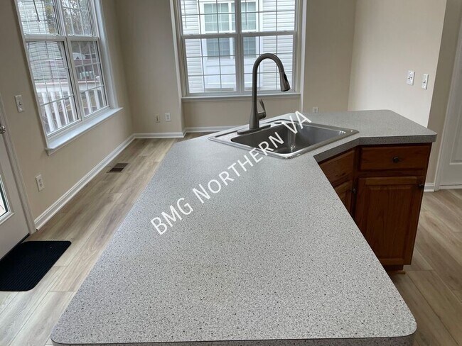 Building Photo - 22525 Maison Carree Square