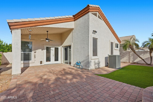 Building Photo - 2059 E Huron Ct