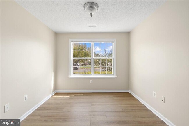 Building Photo - 5703 Halifax Ct