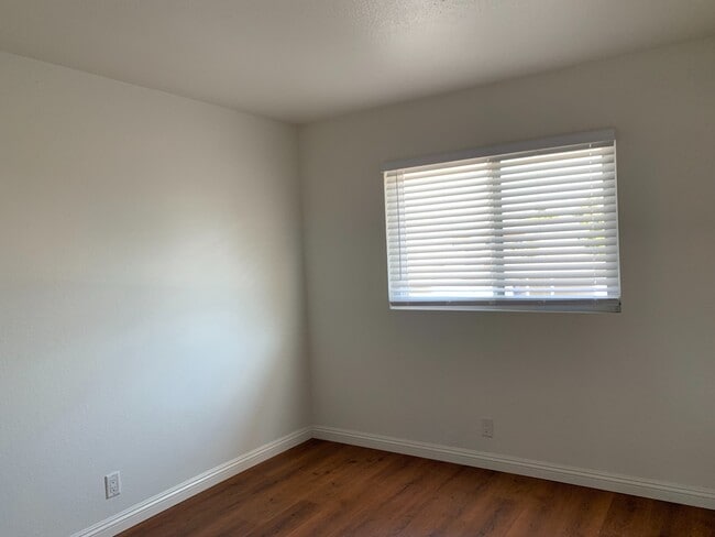 Building Photo - 3 Bedrooms, 2.5 Bath Townhome for Lease in Ontario with Water & Trash Included