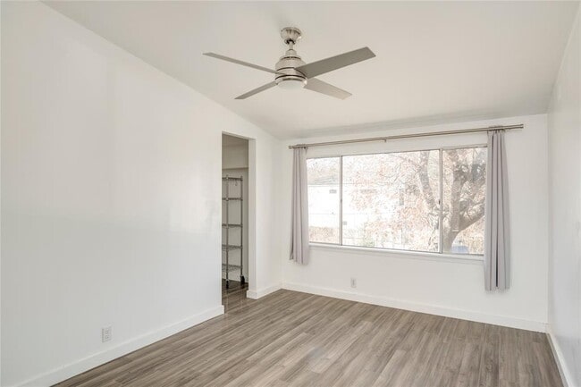 Building Photo - 1304 Mariposa Dr