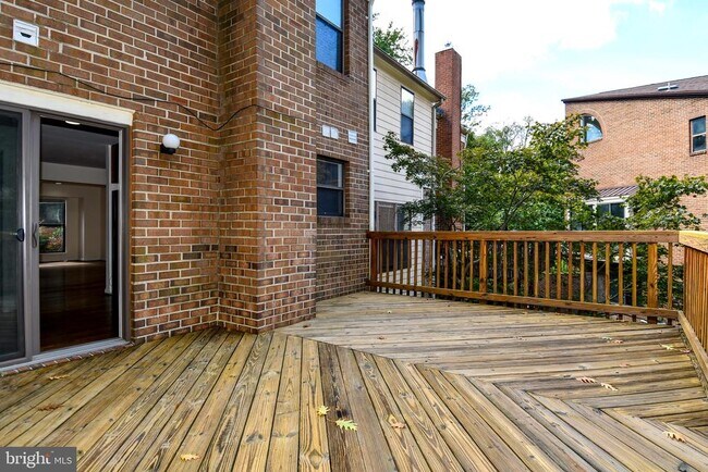 Building Photo - 5175 King Charles Way