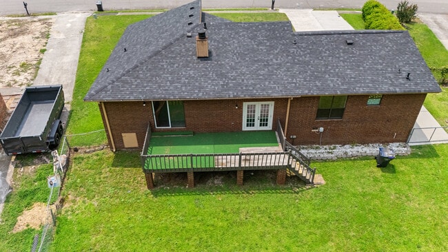 Building Photo - 210 Hillbrook Dr