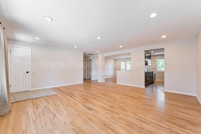 Building Photo - 270 Beryl Way