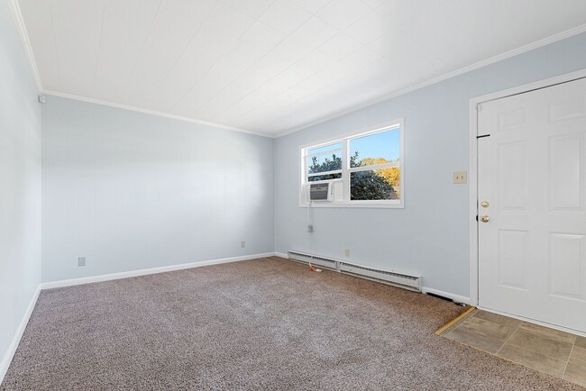 Building Photo - **Available 06/12/2026** 3Bed/1.5Bath Cozy & Convenient in Durham NC!