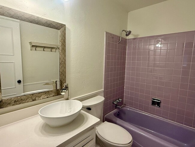 Building Photo - Spacious 3 Bedroom 3 Bath Home in NW OKC!!