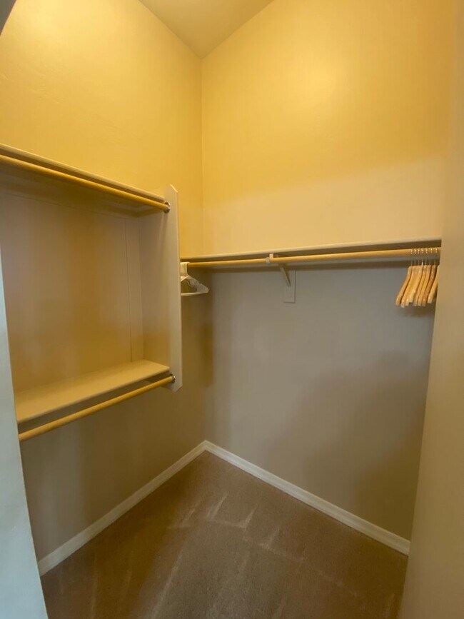 Building Photo - Spacious and Updated 3 Bed/2 Bath Condo w/Garage - Mesa