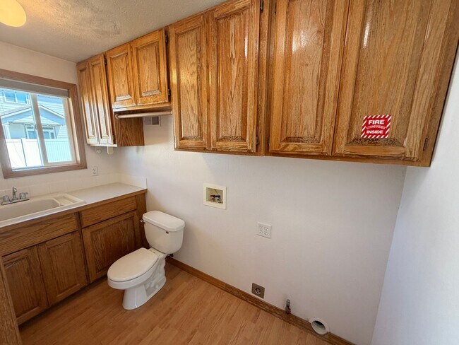 Building Photo - Spacious 3 Bed, 2.5 Bath House in Spokane Valley!