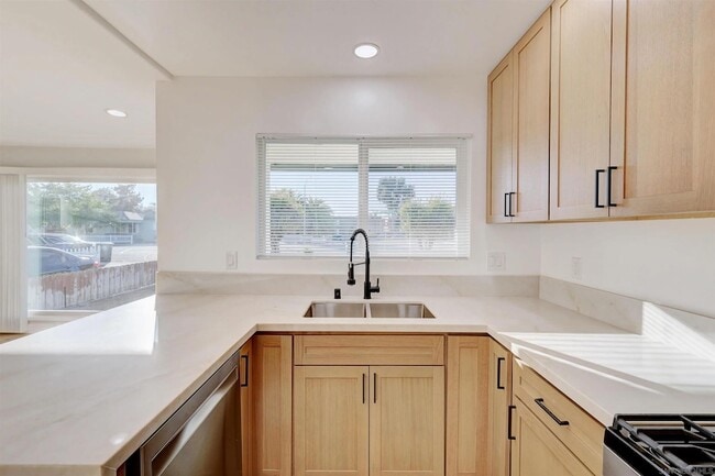 Building Photo - 503 Prescott Ave