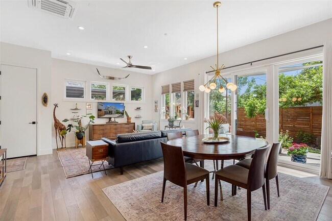 Building Photo - 1217 1/2 W 39th St