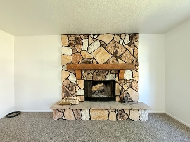 Building Photo - Newly Updated 4-Bedroom Home in Sandy!