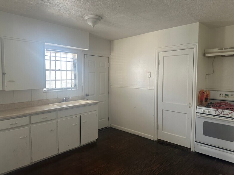 Building Photo - 1826 Ramsey Ave