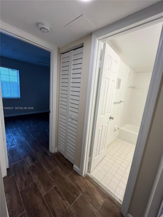 Building Photo - 464 NE 210th Cir Terrace