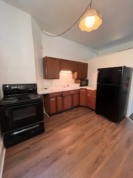 Building Photo - 300 S Washington St