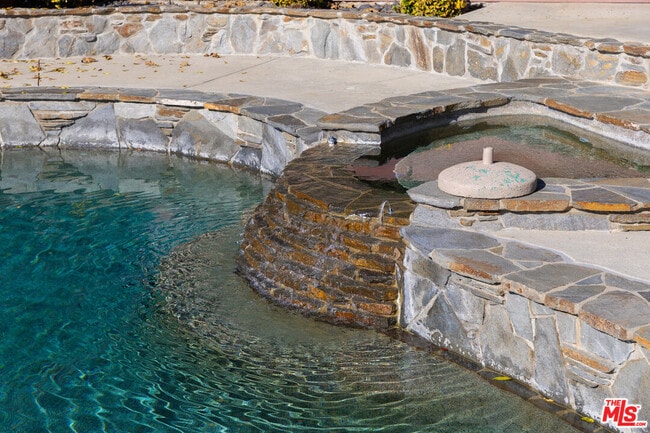 Building Photo - 1921 El Monte Dr