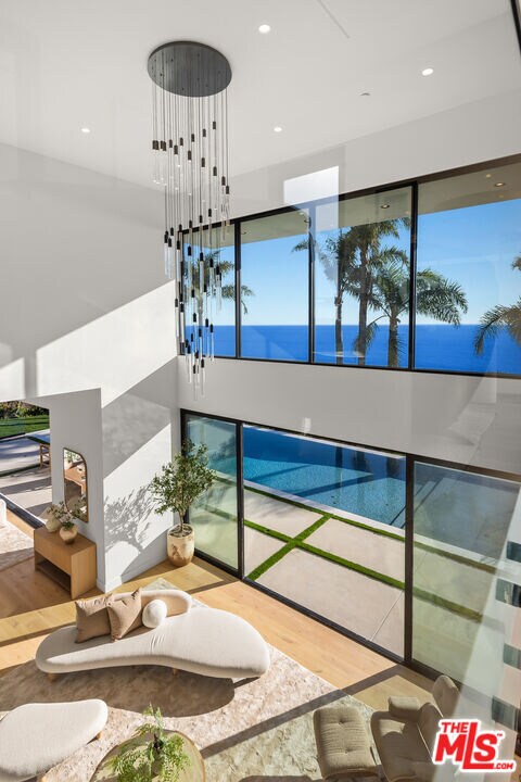 Building Photo - 4732 Avenida Del Mar