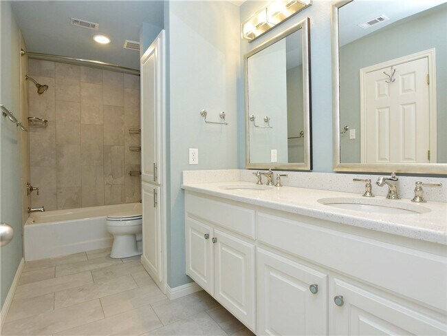 Building Photo - 2006 S Oak Canyon Rd