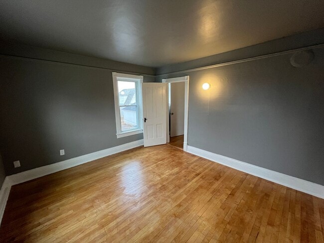Building Photo - 637 S 3rd Ave