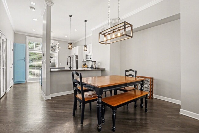 Building Photo - 331 E Cullerton St