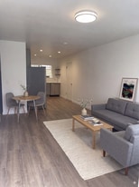 Building Photo - 411 Lawrence Dr