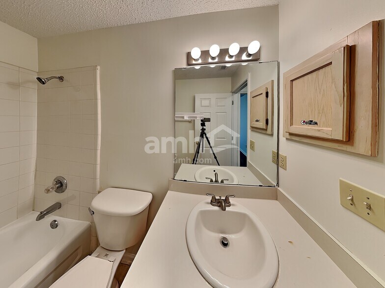 Building Photo - 7804 Spring Branch Dr S