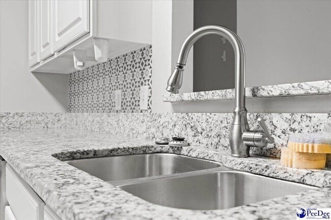 Building Photo - 529 3rd Loop Rd