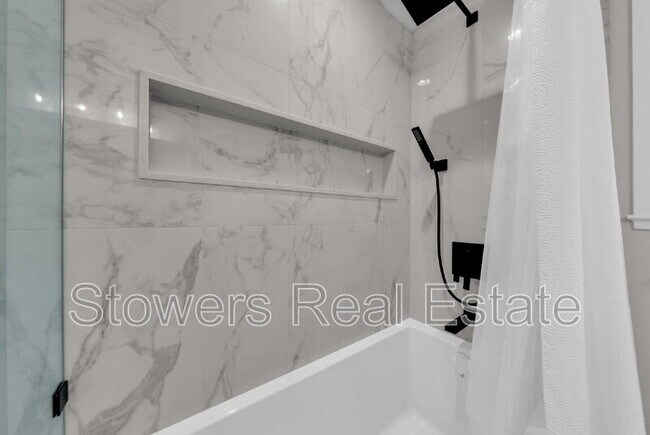 Building Photo - 627 N Silverado Dr