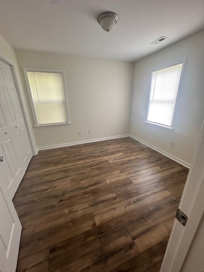 Building Photo - 3 Bedroom Condo