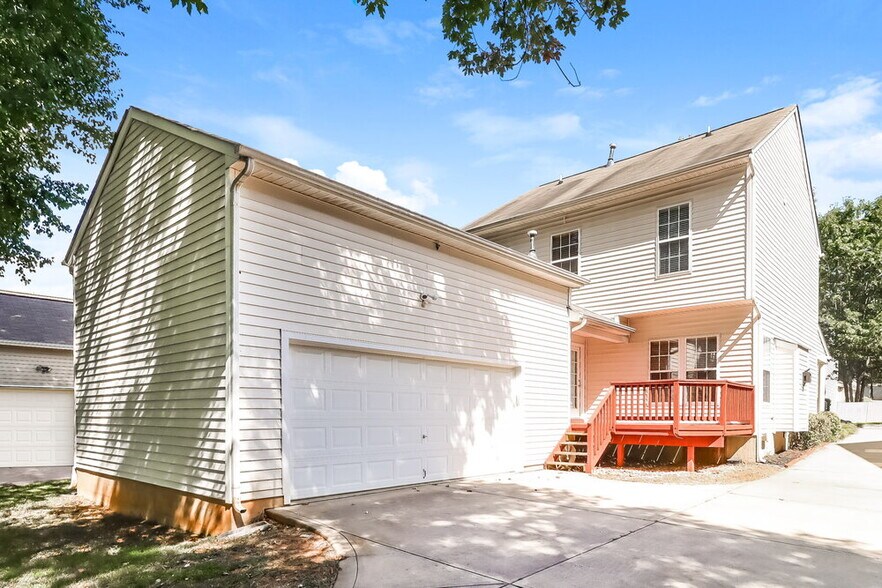 Building Photo - 10217 Meadow Crossing Ln