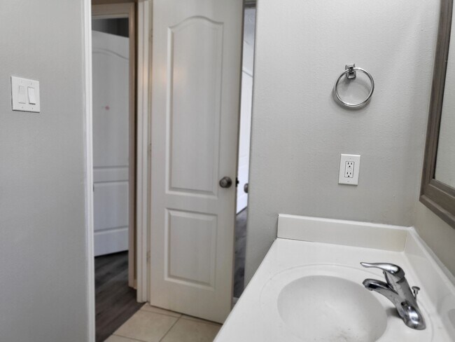 Building Photo - 7415 Hollister Ridge