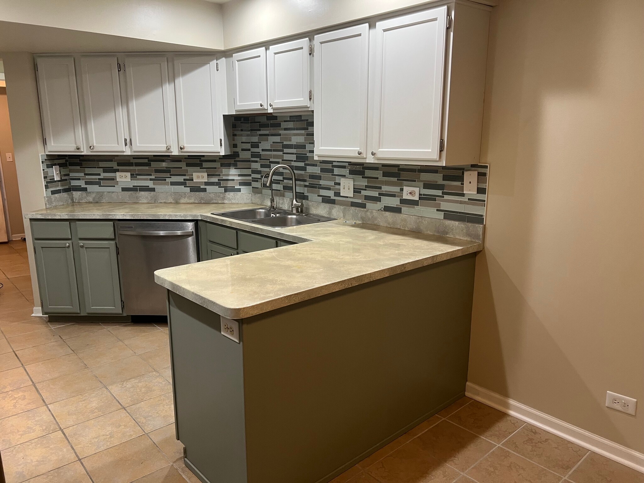 Building Photo - 1702 Saint Ann Dr