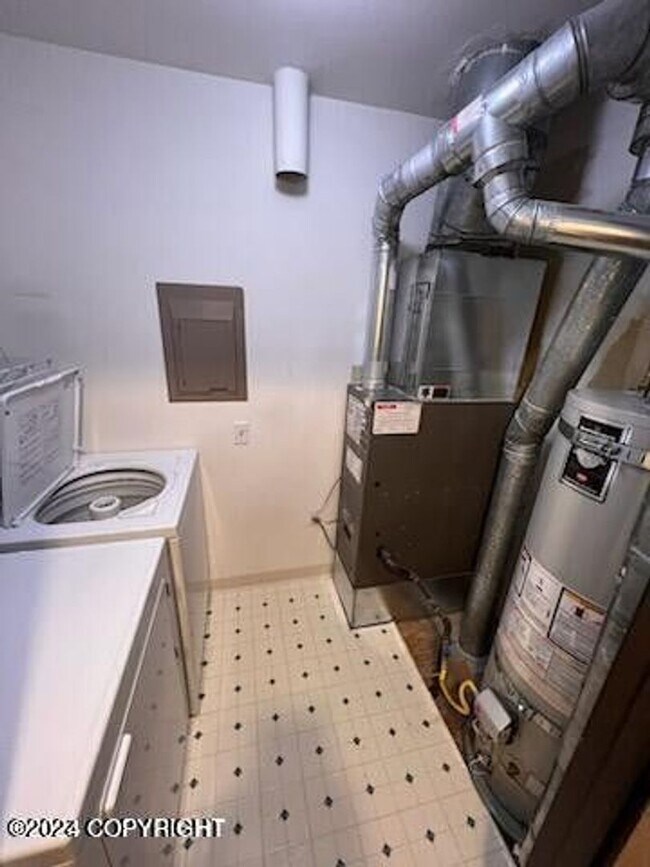 Building Photo - Fantastic Independence Park Condo With Garage!