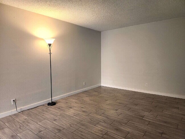 Building Photo - GCU Students Welcome! Updated 2-Bedroom Unit For Lease