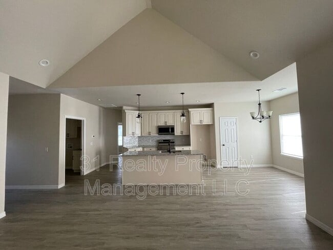 Building Photo - 5619 Mars Ave