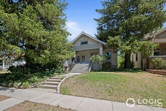 Building Photo - 423 Douglas St
