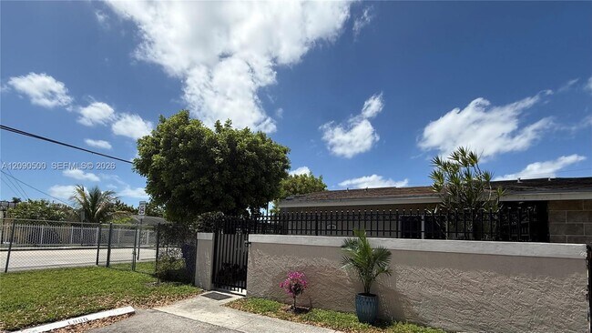 Building Photo - 1800 NW 1st Ave