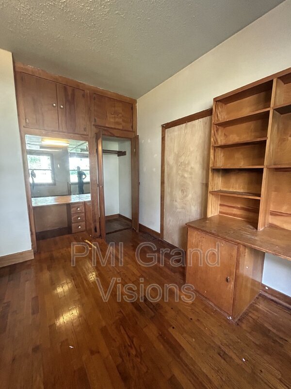 Building Photo - 1105 6th St