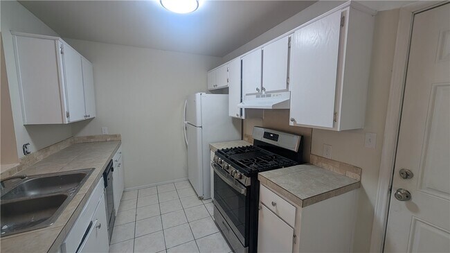 Building Photo - 665 N Betty Jo Dr