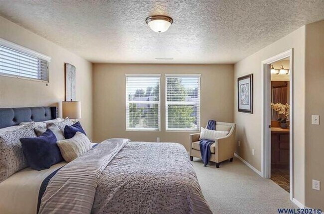 Building Photo - 848 NE Millstream Pl