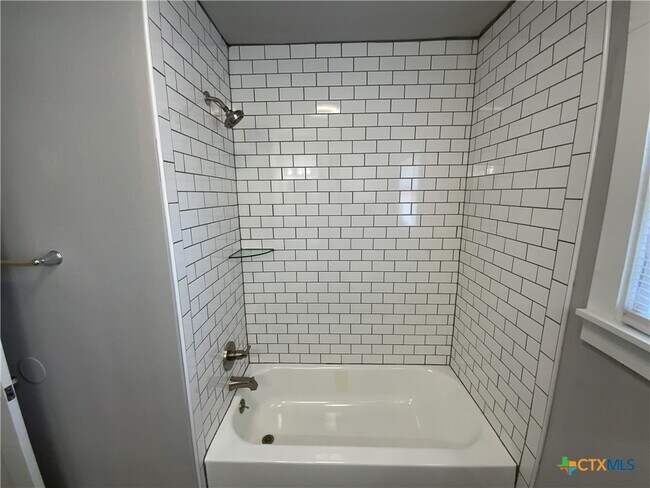 Building Photo - 809 E 12th Ave