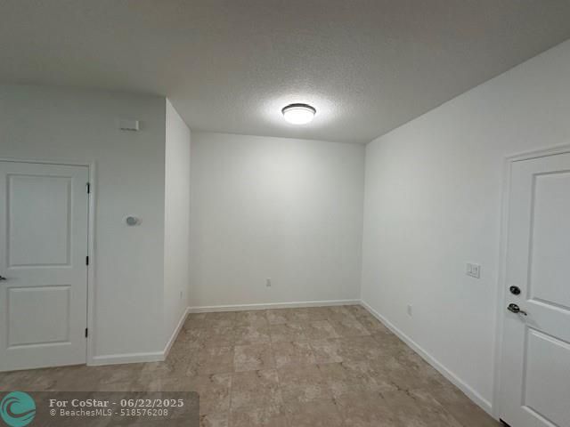Building Photo - 4658 Longwood Lake Sq