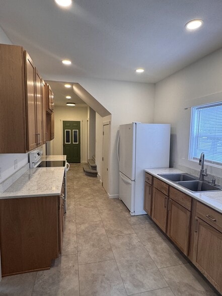 Kitchen - 231 8th Ave N